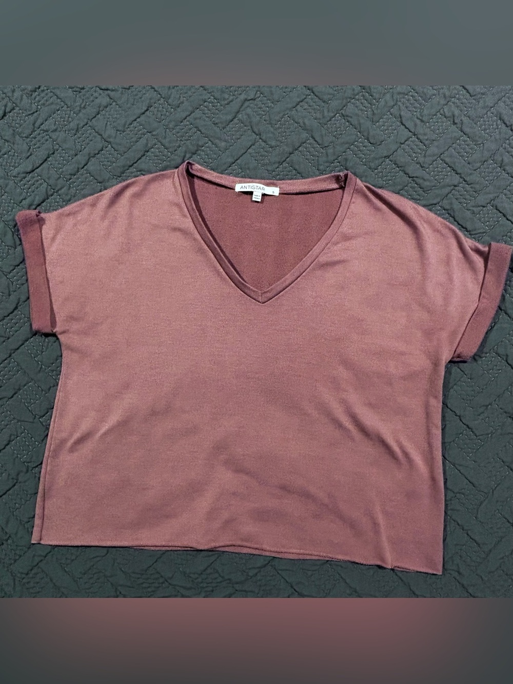 Antistar V-Neck Cropped Tee in Mauve